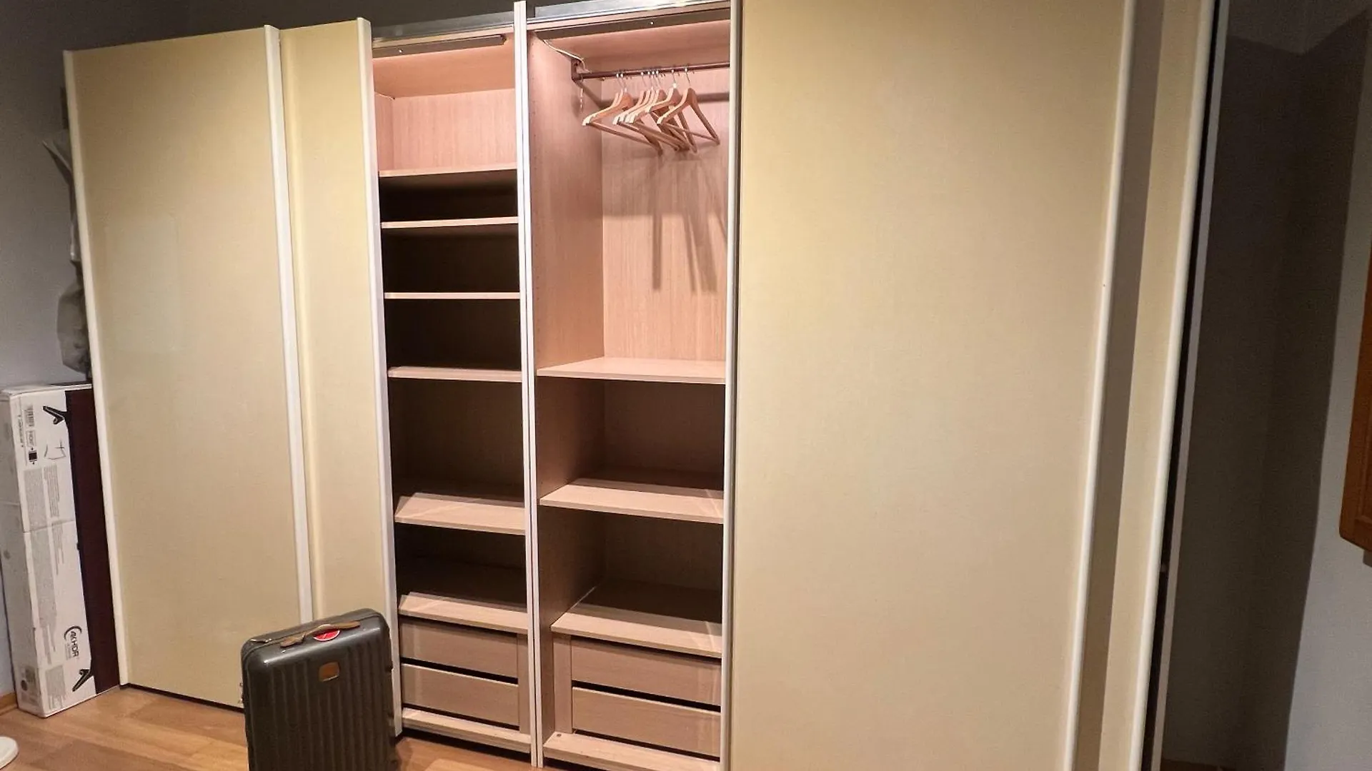 Apt Aldobrandini Lux Florens 0*,  Italien
